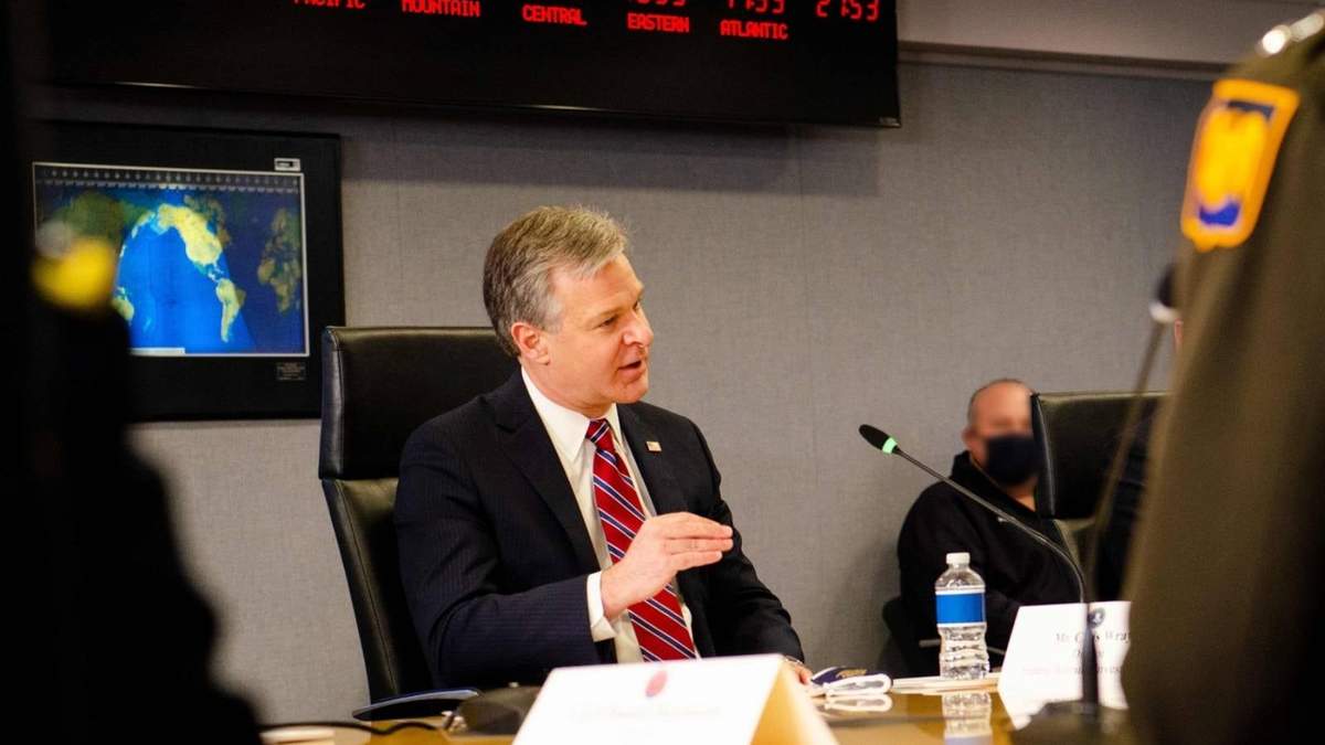 El director del FBI, Christopher Wray, en conferencia de prensa