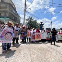 Padres de los 43 suplican a responsables: Que se les ablande el corazón y que digan dónde están