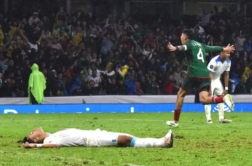 Victoria de México sobre Honduras en el estadio Azteca