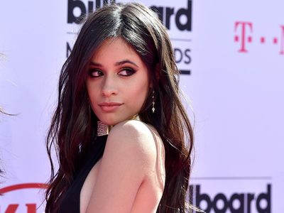 ¿Está permitido? Nadie lo sabe, pero a Camila Cabello no le importó, se quitó todo y así se mostró