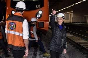 La jefa de Gobierno, Claudia Sheinbaum Pardo, en la Línea 12 del Metro
