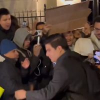 Morenistas protestan contra Xóchitl Gálvez en NY; los esquiva con un señuelo