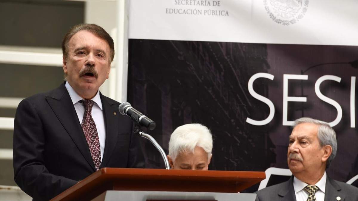 El rector del IPN Mario Alberto Rodríguez Casas