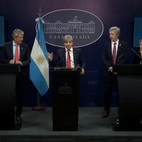 La reacción de Caputo ante una pregunta sobre los dólares en el exterior de funcionarios