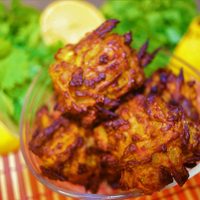 Bhajís de cebolla: la receta del buñuelo indio más crocante, muy fácil de hacer en casa y delicioso