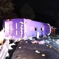 Vuelca autobús de pasajeros en la México-Toluca; hay 13 muertos