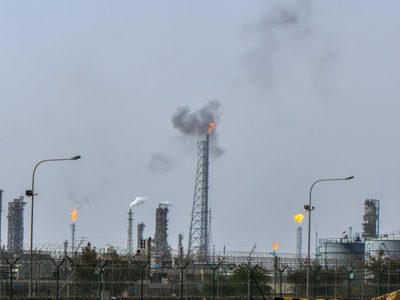 Irán ataca refinería de Kuwait y explosiones retumban en Teherán por ataque israelí