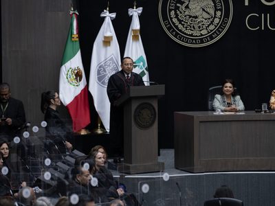 Reciben togas los jueces y magistrados locales de CDMX electos por voto popular