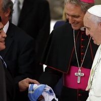 Futbolistas lamentan el fallecimiento del papa Francisco