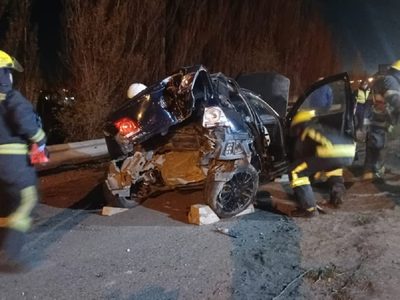 Un joven salió vivo de milagro tras un increíble choque y vuelco en el expeaje