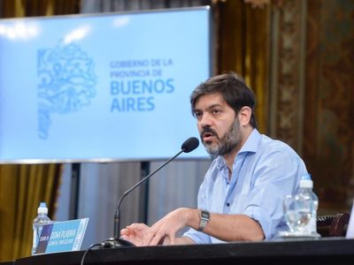 Por el aumento de casos, Carlos Bianco anunció que 15 municipios bajarán de fase