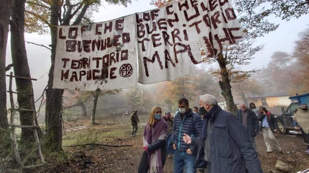 Recorrida por tierras en conflicto en Bariloche.