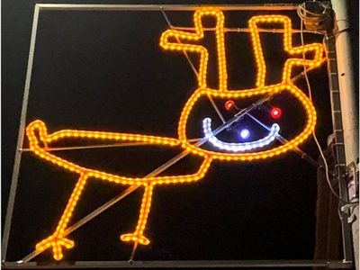 En una ciudad escocesa, los niños se ocupan de la iluminación navideña