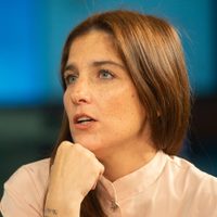 Así es por dentro la casa de Juana Repetto: una planta protagonista en la entrada, cocina moderna y baño innovador