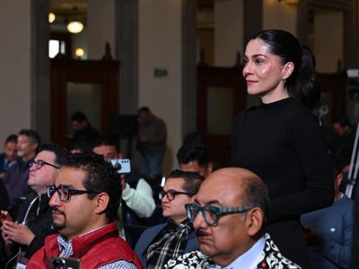 García Vilchis reaparece como “reportera” en la mañanera; “no te reconocí”, le dice Sheinbaum