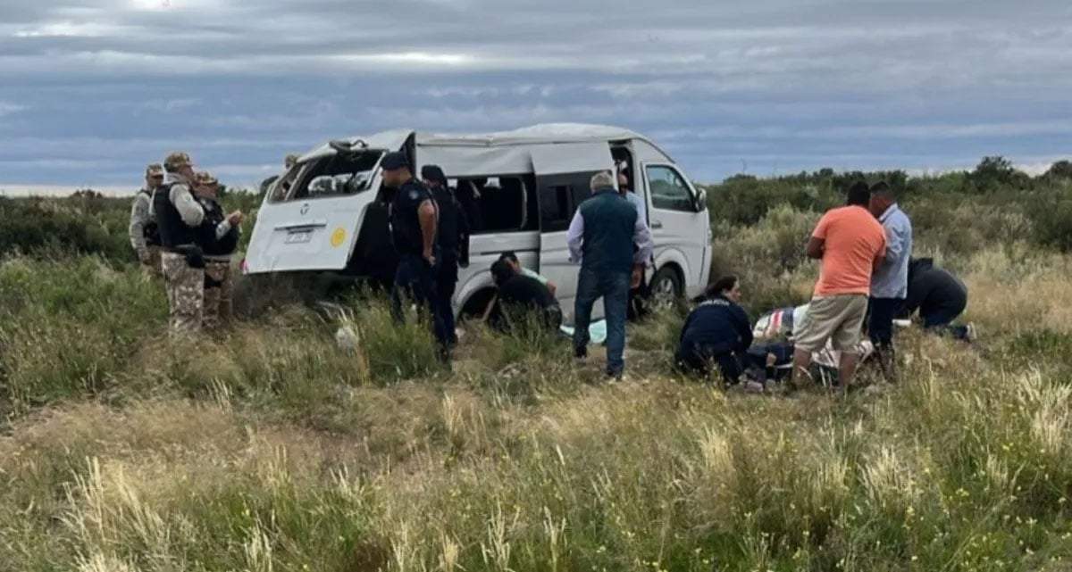 Así quedó la combi en la que viajaban 14 personas