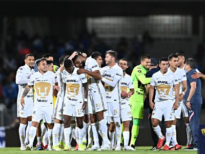 Pumas remonta y vence al Cruz Azul 4-3; los universitarios alcanzan repechaje