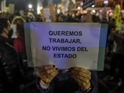 "El virus no tiene horario": el pueblo de Rosario se levantó contra Perotti