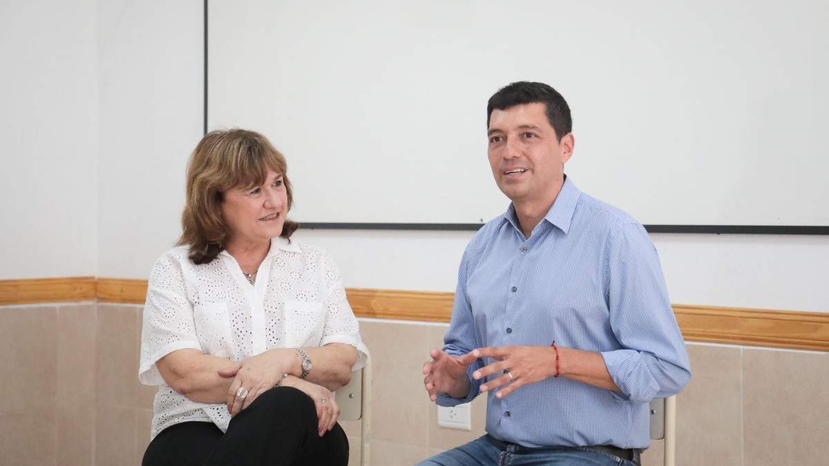 Candidato a gobernador por el MPN, Marcos Koopmann, y su compañera de fórmula, Ana Pechen. Fuente: (Facebook)