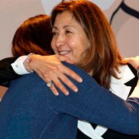 El impensable abrazo entre Ingrid y Clara