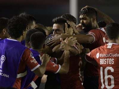 Una figura de Independiente cerca de Monterrey