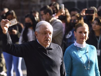 AMLO vota en consulta de revocación de mandato: "El pueblo pone y el pueblo quita" (Video)