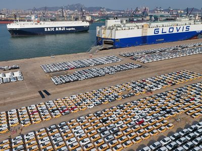 Trump apunta ahora a los autos: aranceles a vehículos entrarían en vigor el 2 de abril
