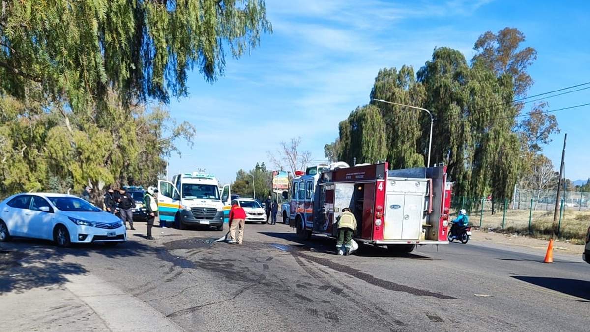 Tuvo una baja de presión mientras manejaba y chocó de frente con otro auto