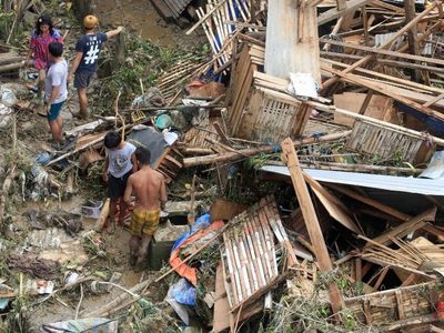 Tifón "Rai" deja ya al menos 99 muertos y casi 500 mil desplazados en Filipinas