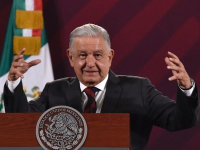 AMLO acusa a Proceso de recibir información de la DEA