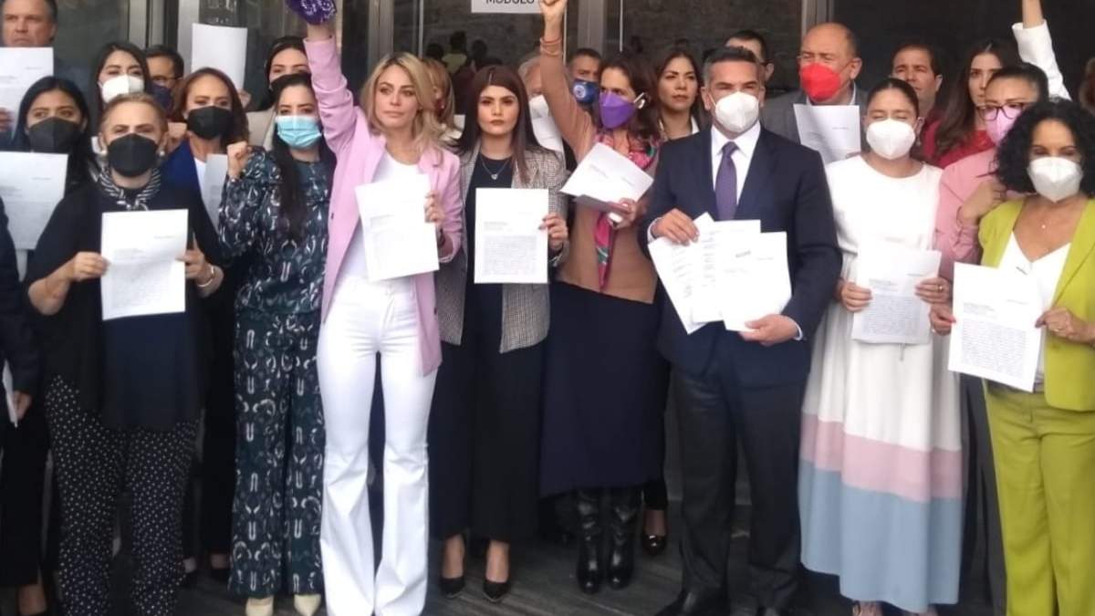 Alejandro Moreno y diputadas del PRI denunciaron a Layda Sansores ante la FGR