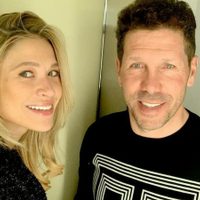 La producción de fotos de entrecasa de Carla Pereyra y el Cholo Simeone con clima "casi de verano"