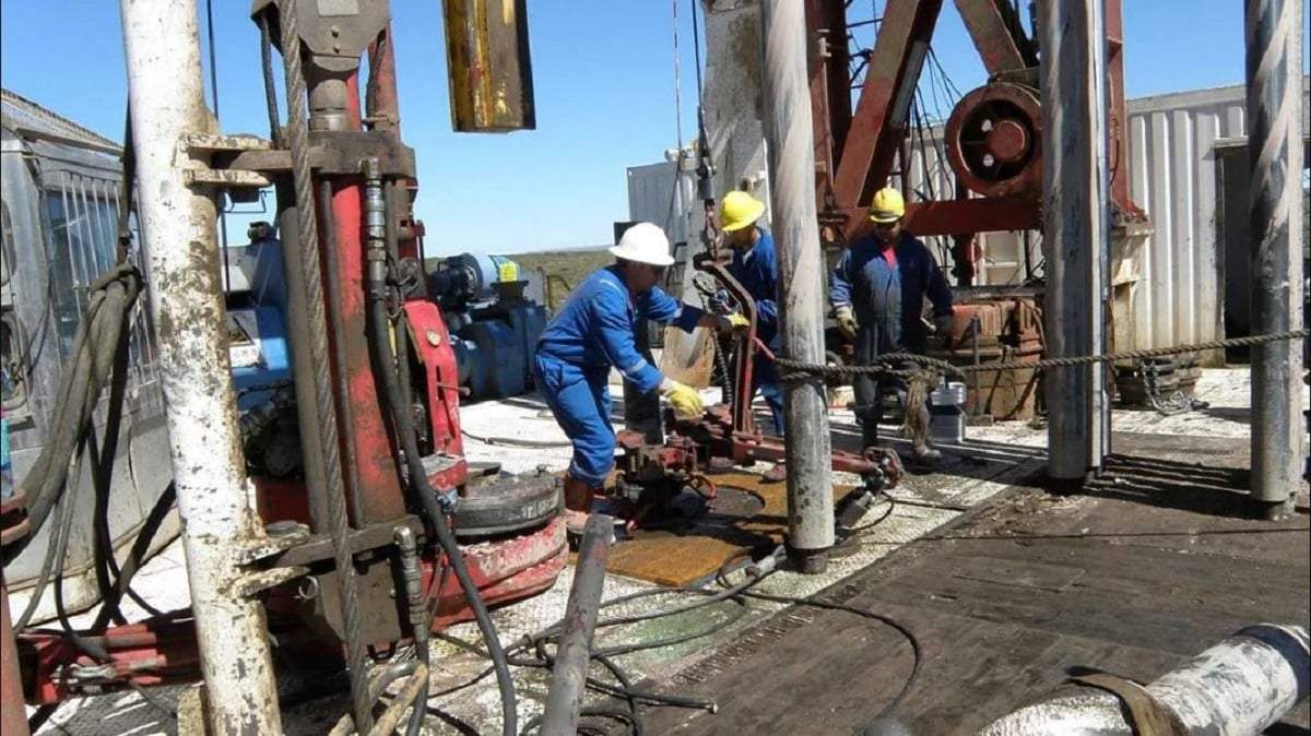 Trabajadores petroleros negocian en paritarias las condiciones salariales para 2023-2024. Fuente: (Energía)
