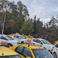 Taxistas realizaron una protesta en Neuquén en rechazo por la llegada de Uber