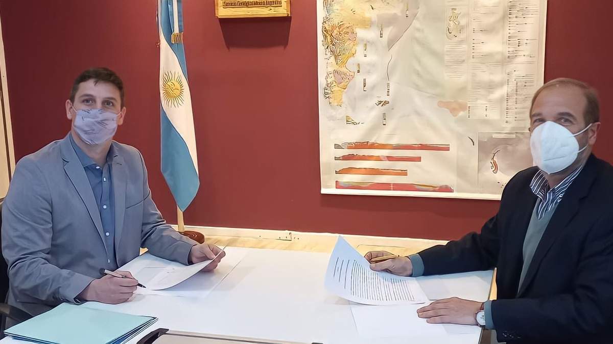 Aberastain Oro y Zappettini en la firma del convenio. Fuente: (Twitter)