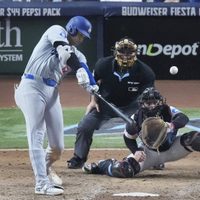 Presentan demanda para evitar que se subaste la bola del jonrón 50 de Ohtani