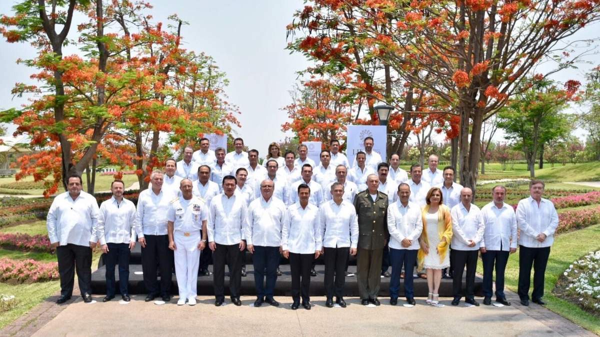 EPN con 27 de los 32 gobernadores en función durante la LII Reunión Ordinaria de la Conago