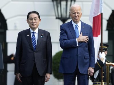 Biden recibe a líder japonés en la Casa Blanca, le agradece por su ayuda en crisis mundiales