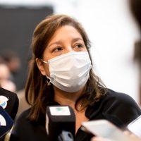 Arabela Carreras: “Nos tenemos que seguir cuidando, porque la pandemia no se ha ido”