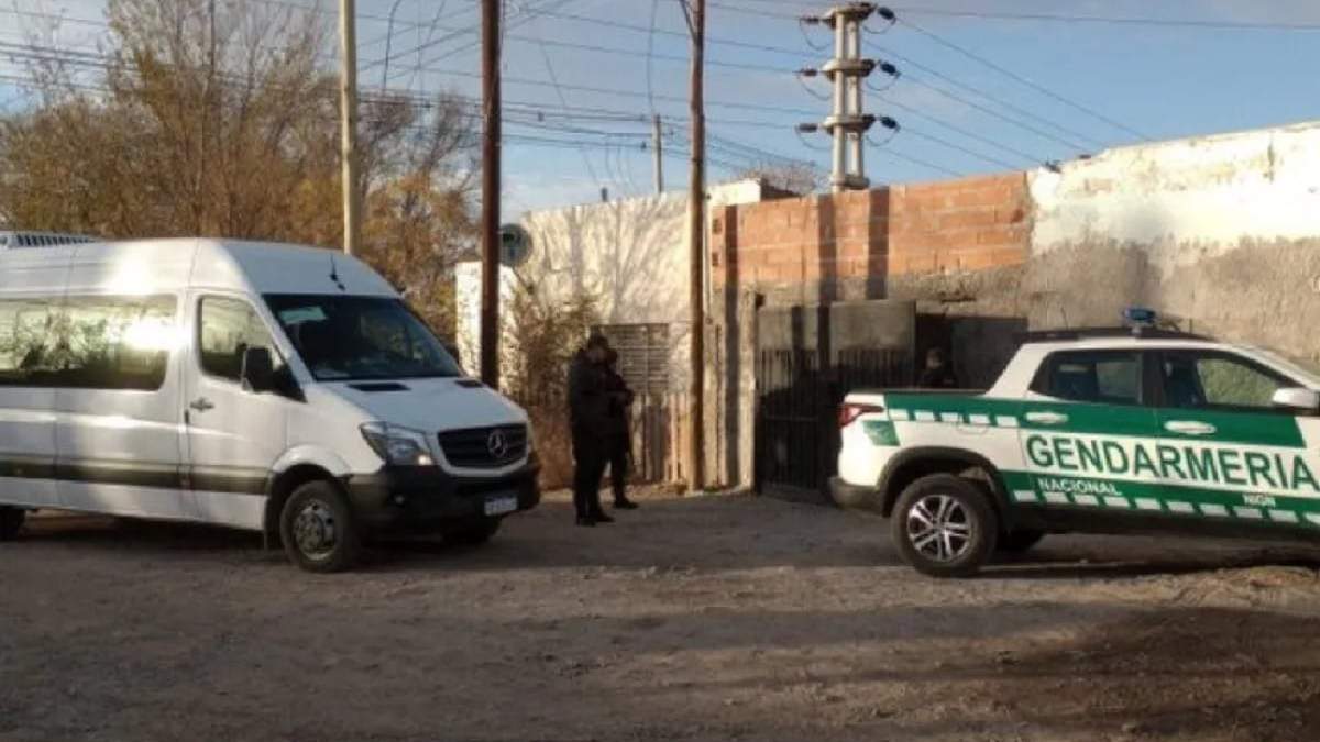Tras encontrar la cocaína en una oficina postal, se concretaron allanamientos en Caleta Olivia. Fuente (X)