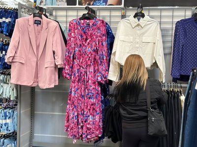 Ventas minoristas aumentaron 0.7% en marzo en EU