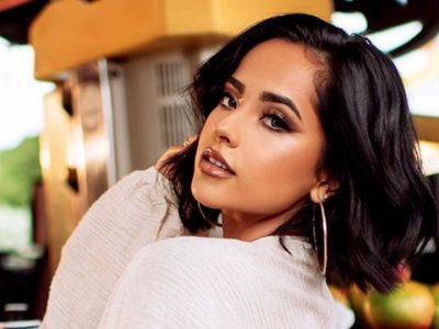 ¡Tumbadora! Becky G se da vuelta en pleno escenario y... ¡No tuvo piedad!