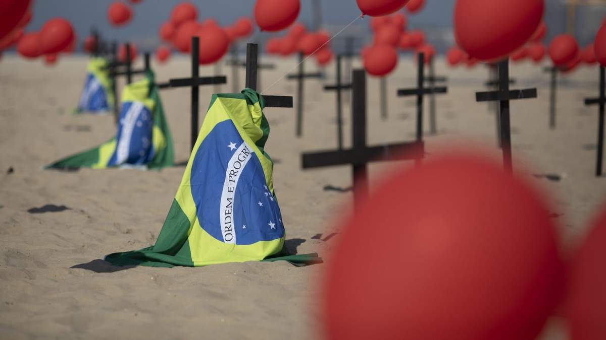 Monumento a los fallecidos en Brasil. Fuente: (Twitter)