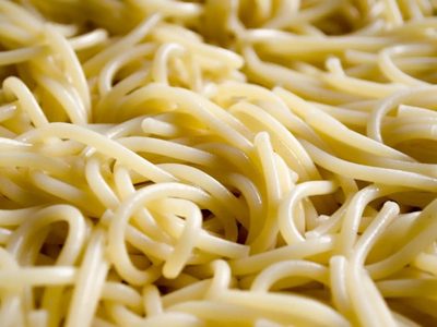 Aprovechá los fideos que te sobraron con esta receta rápida y deliciosa de mini pizza