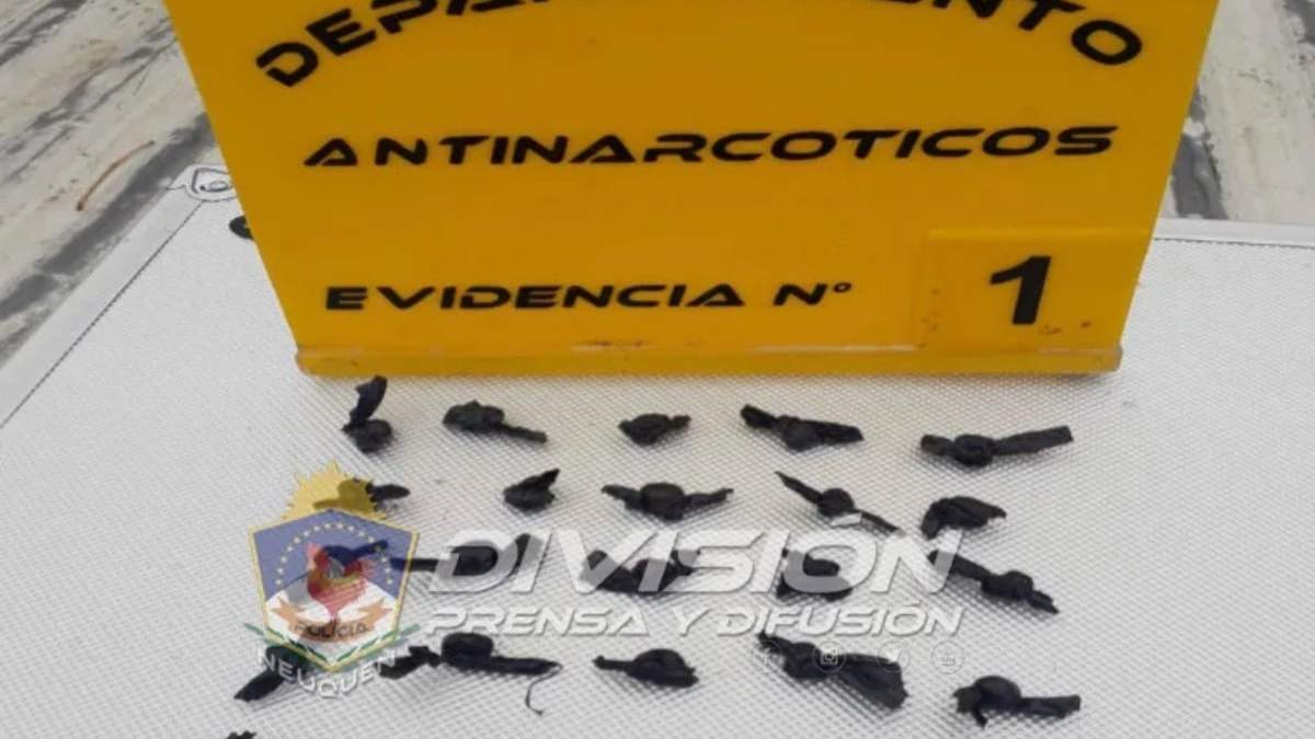 Un procedimiento permite hallar envoltorios con sustancias ilícitas en poder de un joven. Fuente: (Facebook)