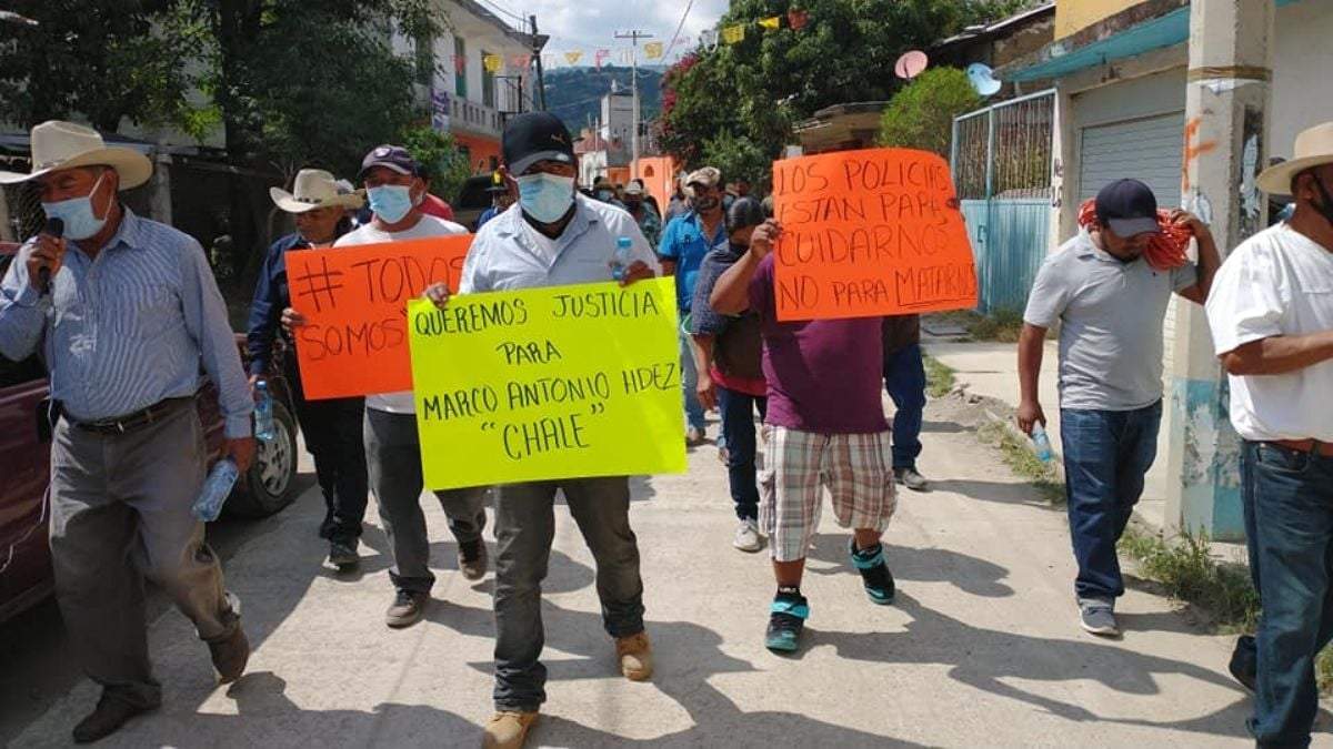 Familiares del indígena mixteco Marco Antonio Hernández Bautista marcharon para exigir justicia tras su asesinato