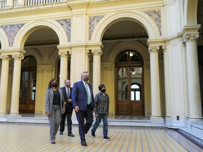 Alberto Fernández recibió en Casa Rosada al estudiante de la comunidad Wichí, Maximiliano González