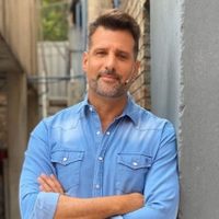 Las plantas que eligió José María Listorti para separar su medianera de los vecinos