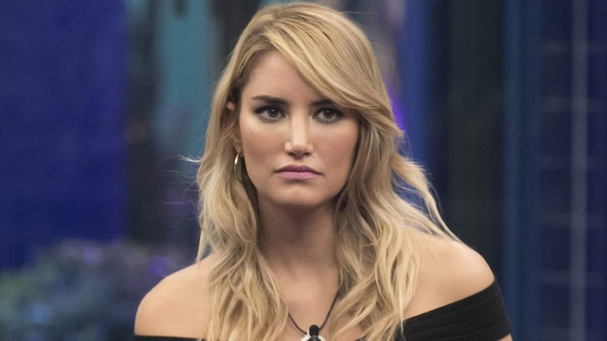 Alba Carrillo, presentadora. Fuente: (Twitter)