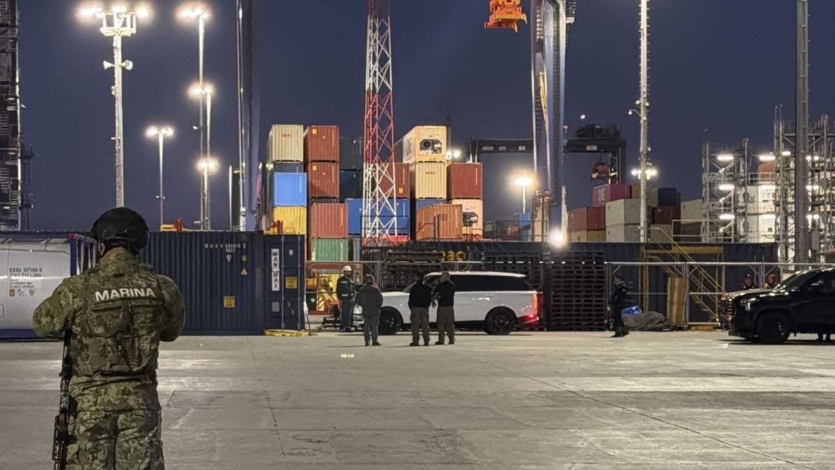 Catean Aduana Marítima de Ensenada y encuentros cuatro autos de lujo robados